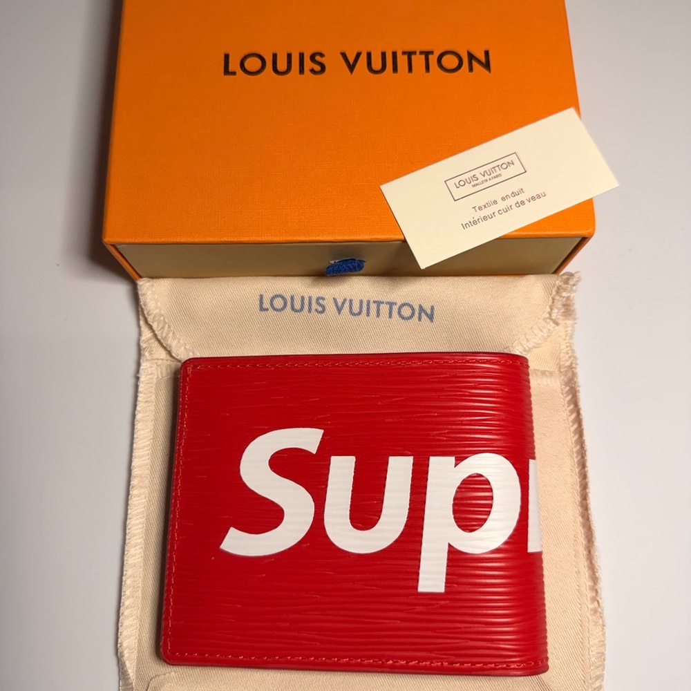 Louis Vuitton x Supreme Red Leather Bifold Wallet - Picture 2 of 5